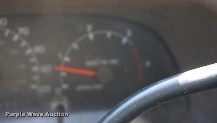 image for item DF7624 1999 Ford F350 Super Duty Crew Cab flatbed pickup truck