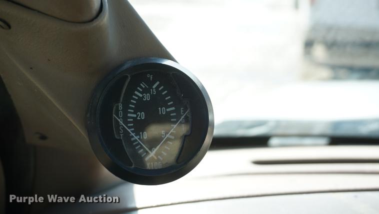 image for item DF7624 1999 Ford F350 Super Duty Crew Cab flatbed pickup truck