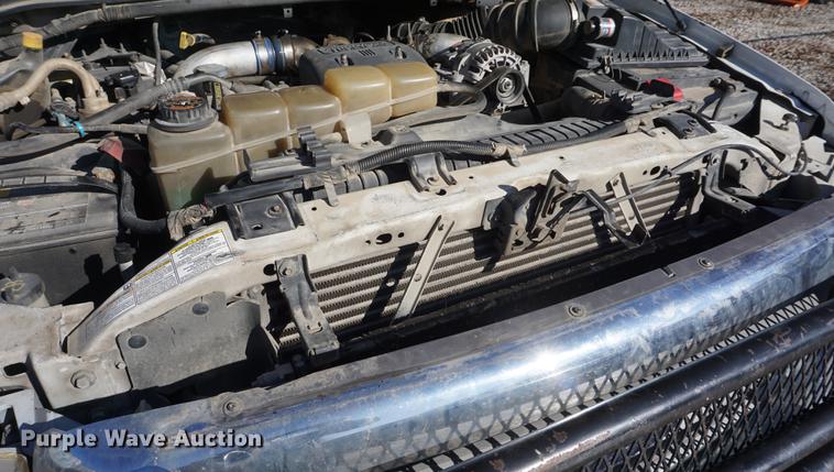 image for item DF7624 1999 Ford F350 Super Duty Crew Cab flatbed pickup truck