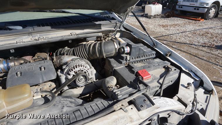 image for item DF7624 1999 Ford F350 Super Duty Crew Cab flatbed pickup truck