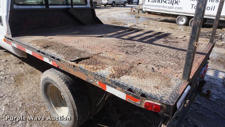 image for item DF7624 1999 Ford F350 Super Duty Crew Cab flatbed pickup truck