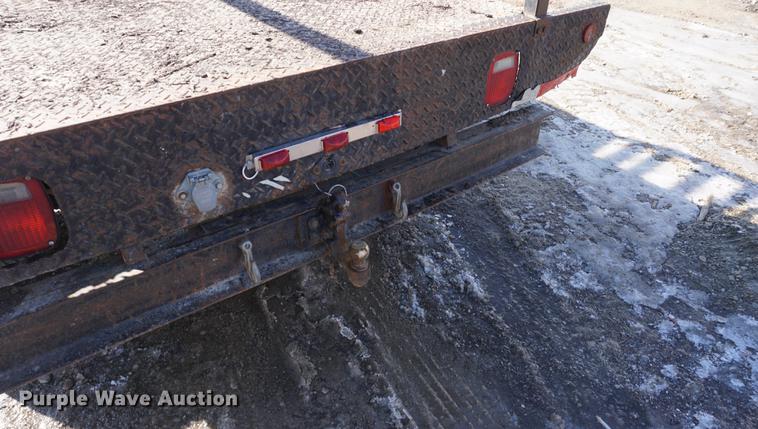 image for item DF7624 1999 Ford F350 Super Duty Crew Cab flatbed pickup truck
