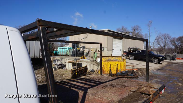 image for item DF7624 1999 Ford F350 Super Duty Crew Cab flatbed pickup truck