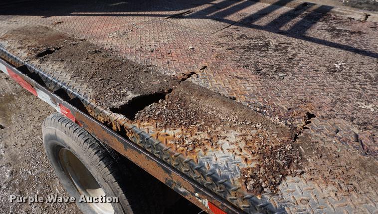 image for item DF7624 1999 Ford F350 Super Duty Crew Cab flatbed pickup truck