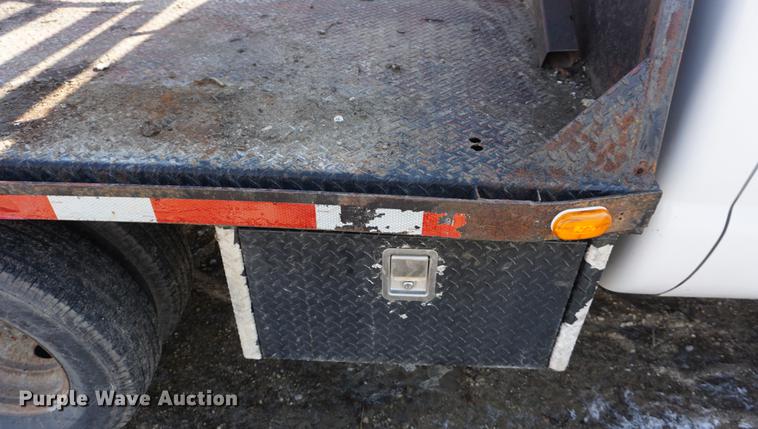 image for item DF7624 1999 Ford F350 Super Duty Crew Cab flatbed pickup truck