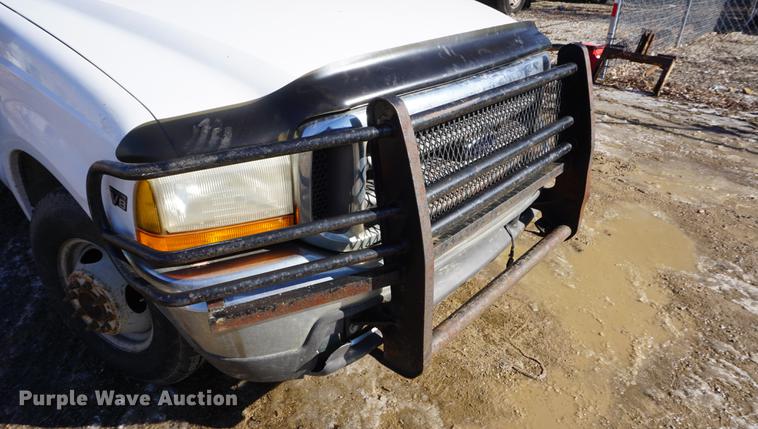 image for item DF7624 1999 Ford F350 Super Duty Crew Cab flatbed pickup truck
