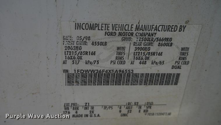 image for item DF7624 1999 Ford F350 Super Duty Crew Cab flatbed pickup truck