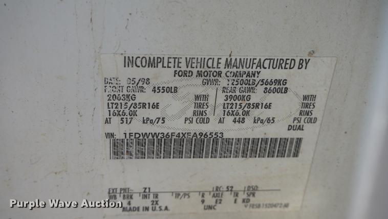 image for item DF7624 1999 Ford F350 Super Duty Crew Cab flatbed pickup truck