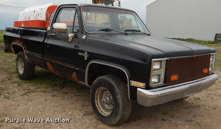 image for item DG1084 1986 Chevrolet Scottsdale 10 pickup truck