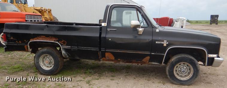 image for item DG1084 1986 Chevrolet Scottsdale 10 pickup truck