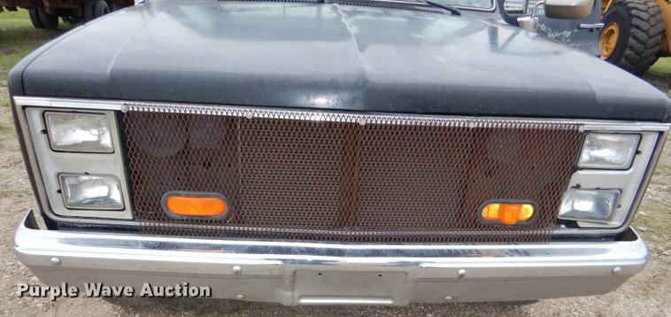 image for item DG1084 1986 Chevrolet Scottsdale 10 pickup truck