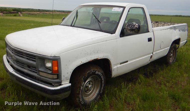 image for item DG1085 1994 Chevrolet C1500 pickup truck