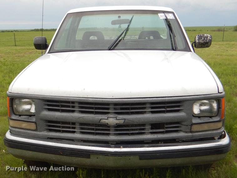 image for item DG1085 1994 Chevrolet C1500 pickup truck