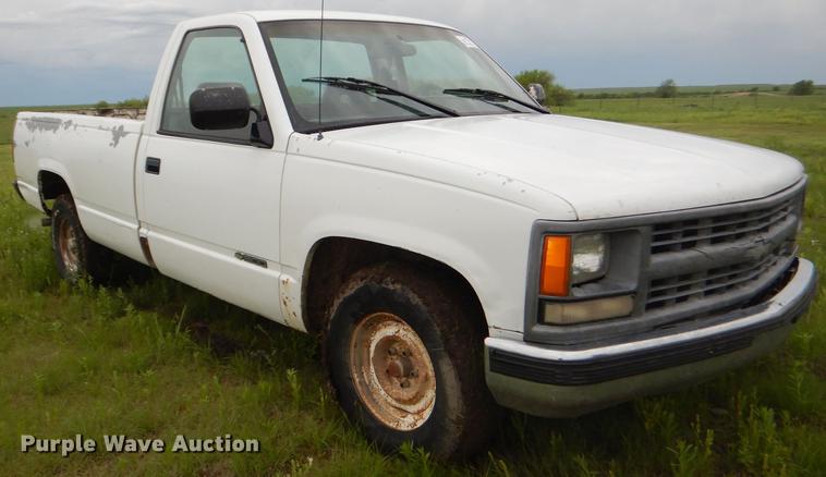 image for item DG1085 1994 Chevrolet C1500 pickup truck