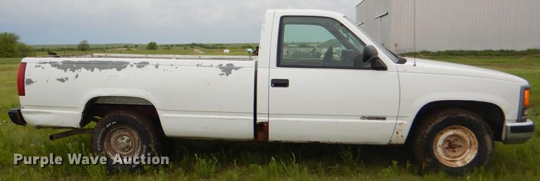 image for item DG1085 1994 Chevrolet C1500 pickup truck