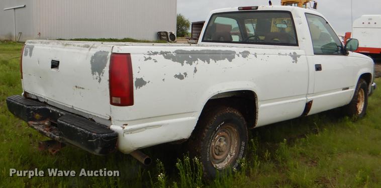 image for item DG1085 1994 Chevrolet C1500 pickup truck