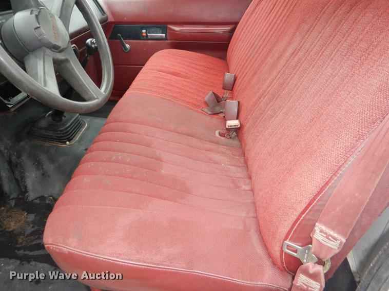 image for item DG1085 1994 Chevrolet C1500 pickup truck