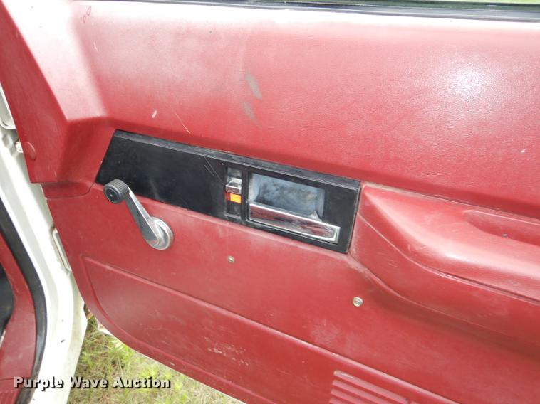 image for item DG1085 1994 Chevrolet C1500 pickup truck