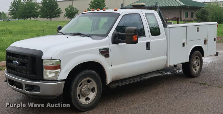 image for item DG3428 2008 Ford F350 Super Duty XL SuperCab utility bed pickup truck