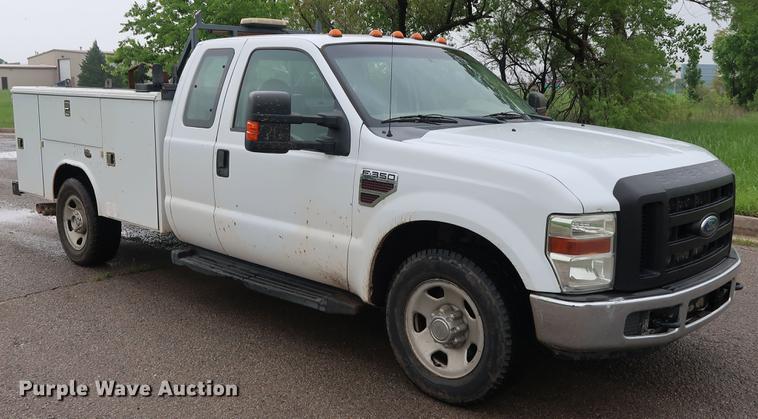 image for item DG3428 2008 Ford F350 Super Duty XL SuperCab utility bed pickup truck