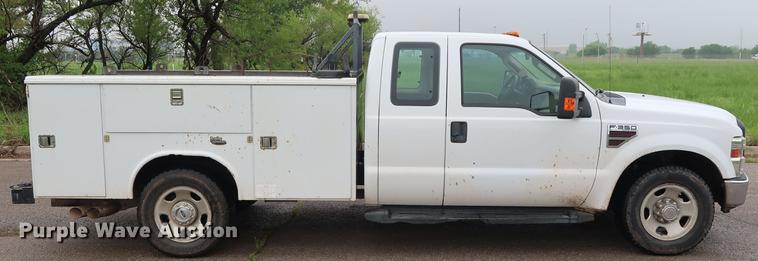 image for item DG3428 2008 Ford F350 Super Duty XL SuperCab utility bed pickup truck