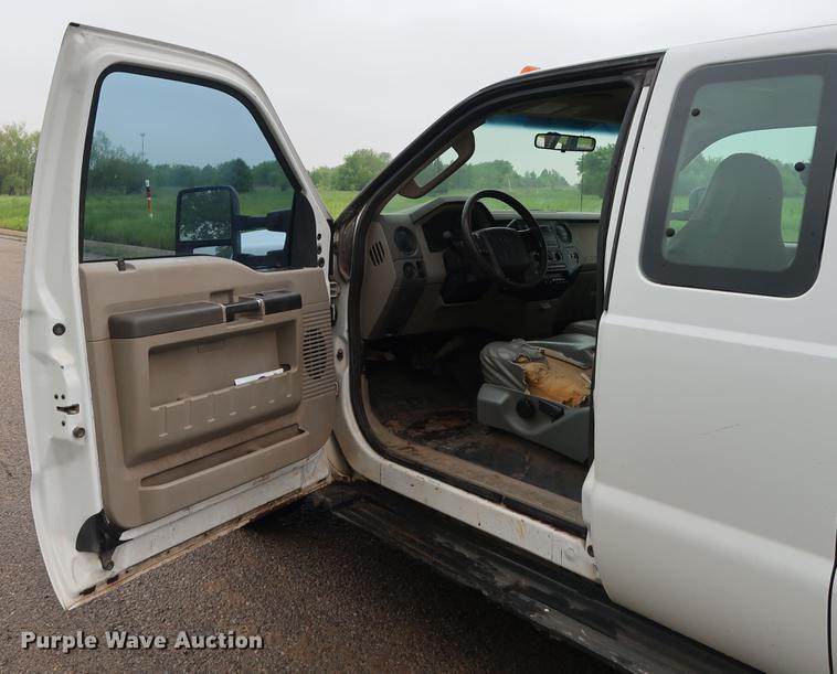 image for item DG3428 2008 Ford F350 Super Duty XL SuperCab utility bed pickup truck