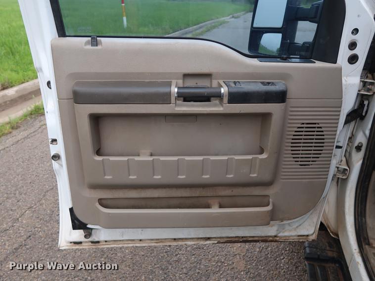 image for item DG3428 2008 Ford F350 Super Duty XL SuperCab utility bed pickup truck