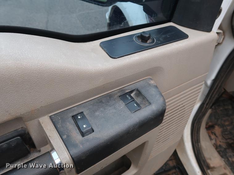 image for item DG3428 2008 Ford F350 Super Duty XL SuperCab utility bed pickup truck