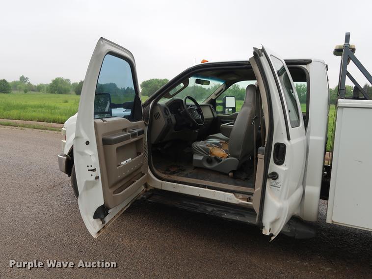 image for item DG3428 2008 Ford F350 Super Duty XL SuperCab utility bed pickup truck