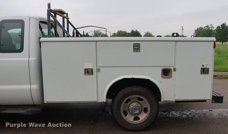 image for item DG3428 2008 Ford F350 Super Duty XL SuperCab utility bed pickup truck
