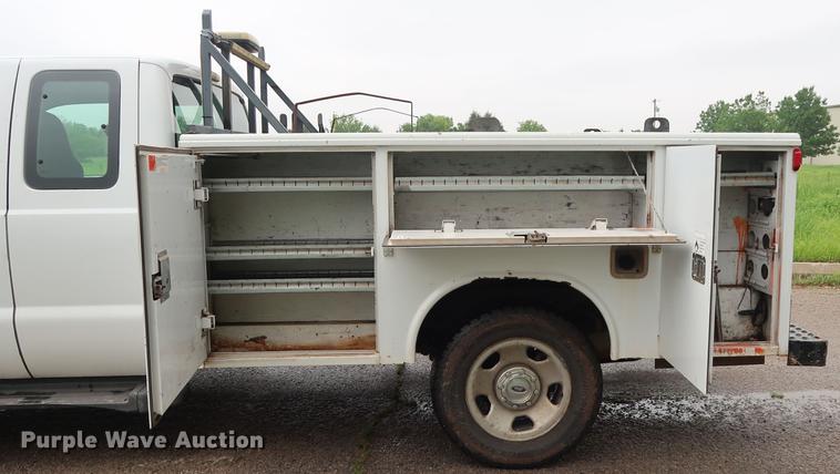 image for item DG3428 2008 Ford F350 Super Duty XL SuperCab utility bed pickup truck