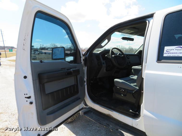 image for item DG3906 2011 Ford F350 Super Duty XL Crew Cab pickup truck