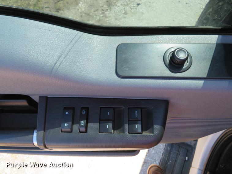 image for item DG3906 2011 Ford F350 Super Duty XL Crew Cab pickup truck