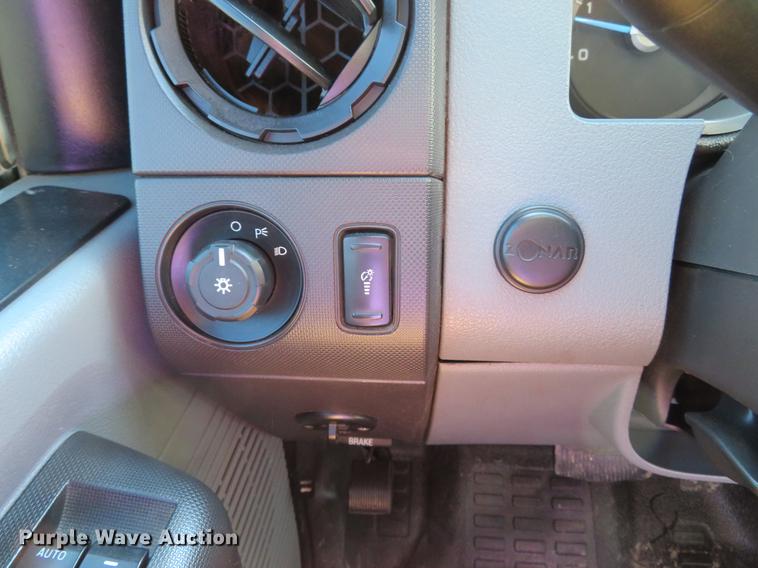 image for item DG3906 2011 Ford F350 Super Duty XL Crew Cab pickup truck