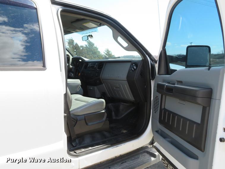 image for item DG3906 2011 Ford F350 Super Duty XL Crew Cab pickup truck