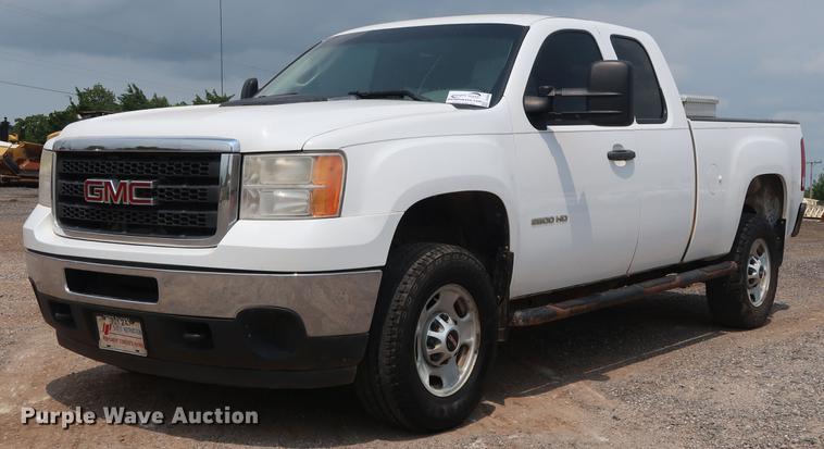 image for item DG4002 2011 GMC Sierra 2500HD Ext. Cab pickup truck