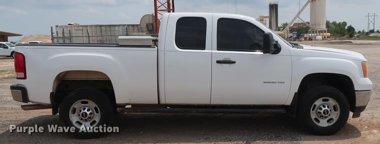 image for item DG4002 2011 GMC Sierra 2500HD Ext. Cab pickup truck