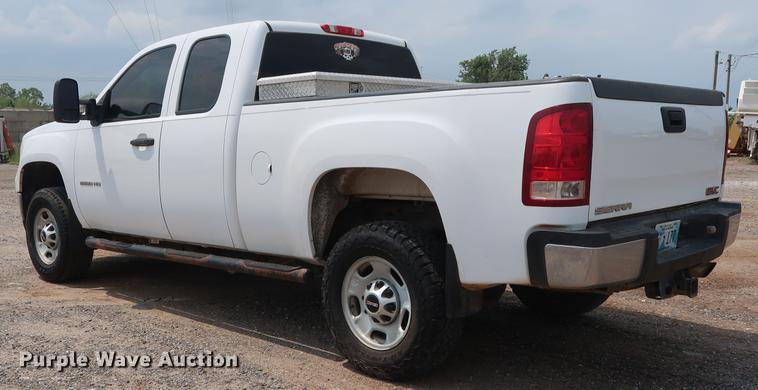 image for item DG4002 2011 GMC Sierra 2500HD Ext. Cab pickup truck