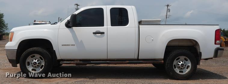 image for item DG4002 2011 GMC Sierra 2500HD Ext. Cab pickup truck