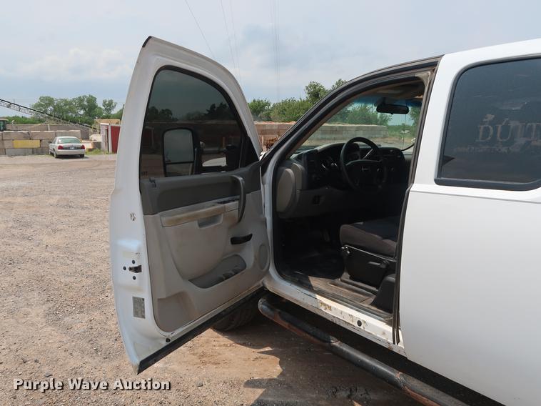 image for item DG4002 2011 GMC Sierra 2500HD Ext. Cab pickup truck