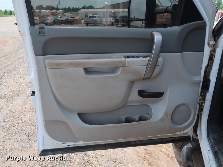 image for item DG4002 2011 GMC Sierra 2500HD Ext. Cab pickup truck