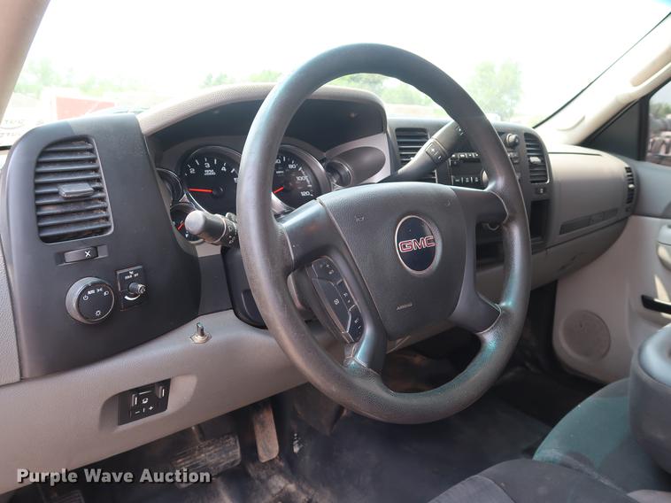 image for item DG4002 2011 GMC Sierra 2500HD Ext. Cab pickup truck