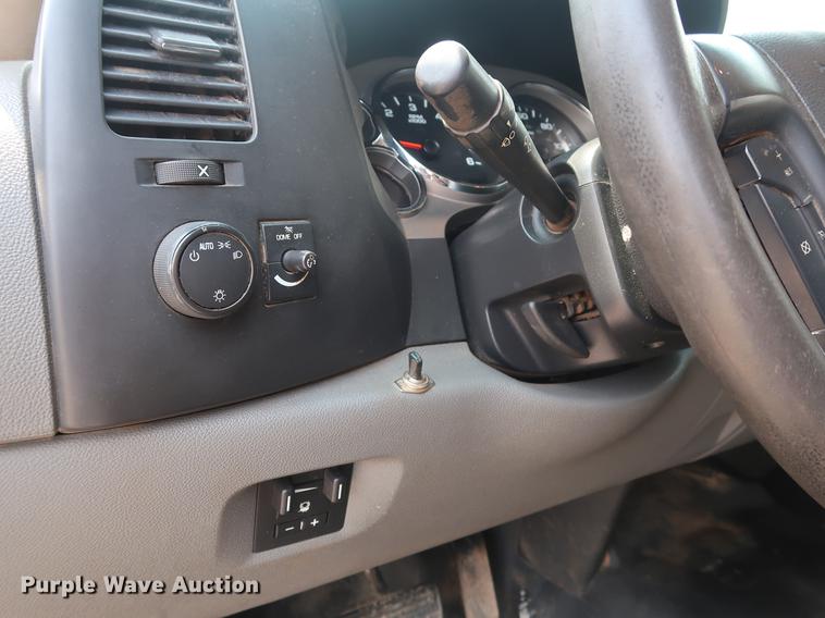 image for item DG4002 2011 GMC Sierra 2500HD Ext. Cab pickup truck