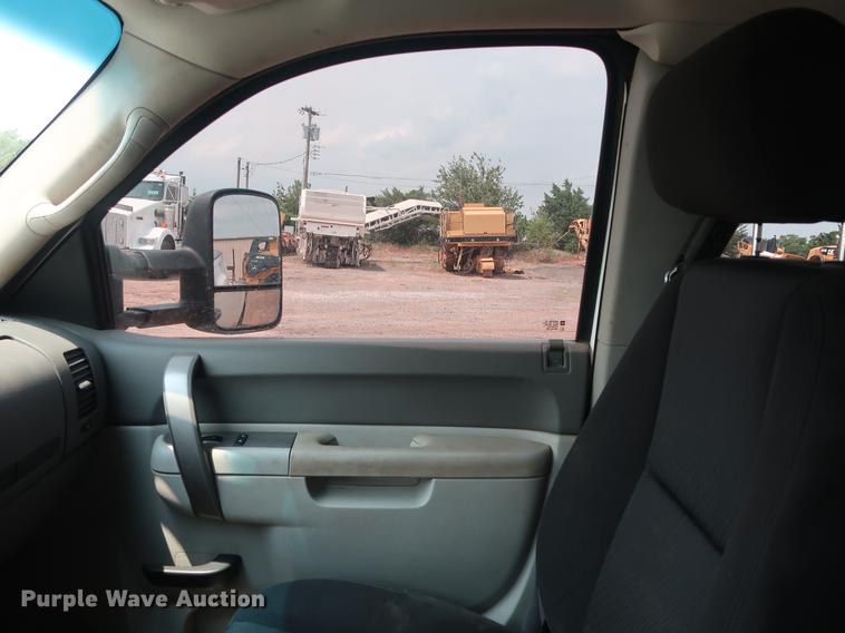 image for item DG4002 2011 GMC Sierra 2500HD Ext. Cab pickup truck