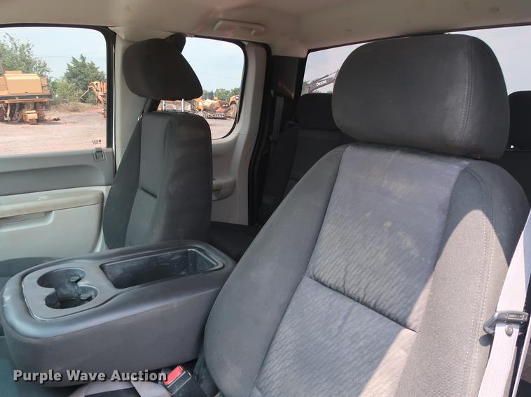 image for item DG4002 2011 GMC Sierra 2500HD Ext. Cab pickup truck