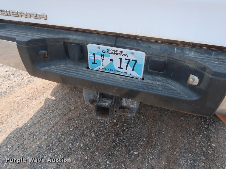 image for item DG4002 2011 GMC Sierra 2500HD Ext. Cab pickup truck