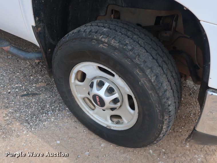 image for item DG4002 2011 GMC Sierra 2500HD Ext. Cab pickup truck