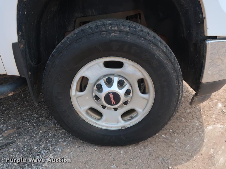 image for item DG4002 2011 GMC Sierra 2500HD Ext. Cab pickup truck