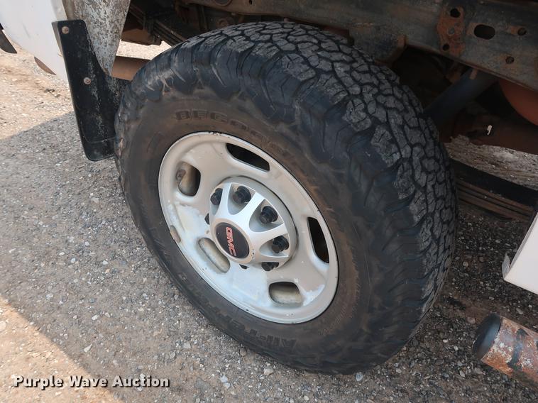 image for item DG4002 2011 GMC Sierra 2500HD Ext. Cab pickup truck