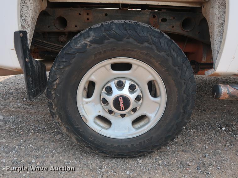 image for item DG4002 2011 GMC Sierra 2500HD Ext. Cab pickup truck